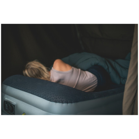 Madraci na napuhavanje Outwell Superior Single w/ Built-in Pump