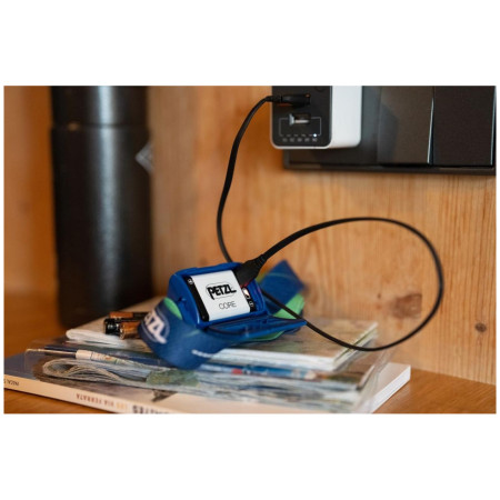 Čeona svjetiljka Petzl Tikka Core (2025)