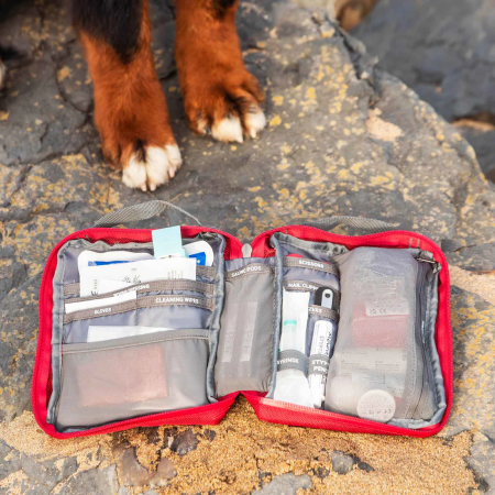 Prva pomoć za pse Mountain Paws Ultimate Dog First Aid Kit